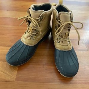 Women’s Duck Boot Size 10